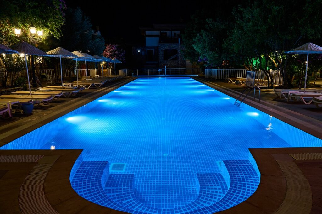 pool, swim, night-4789443.jpg